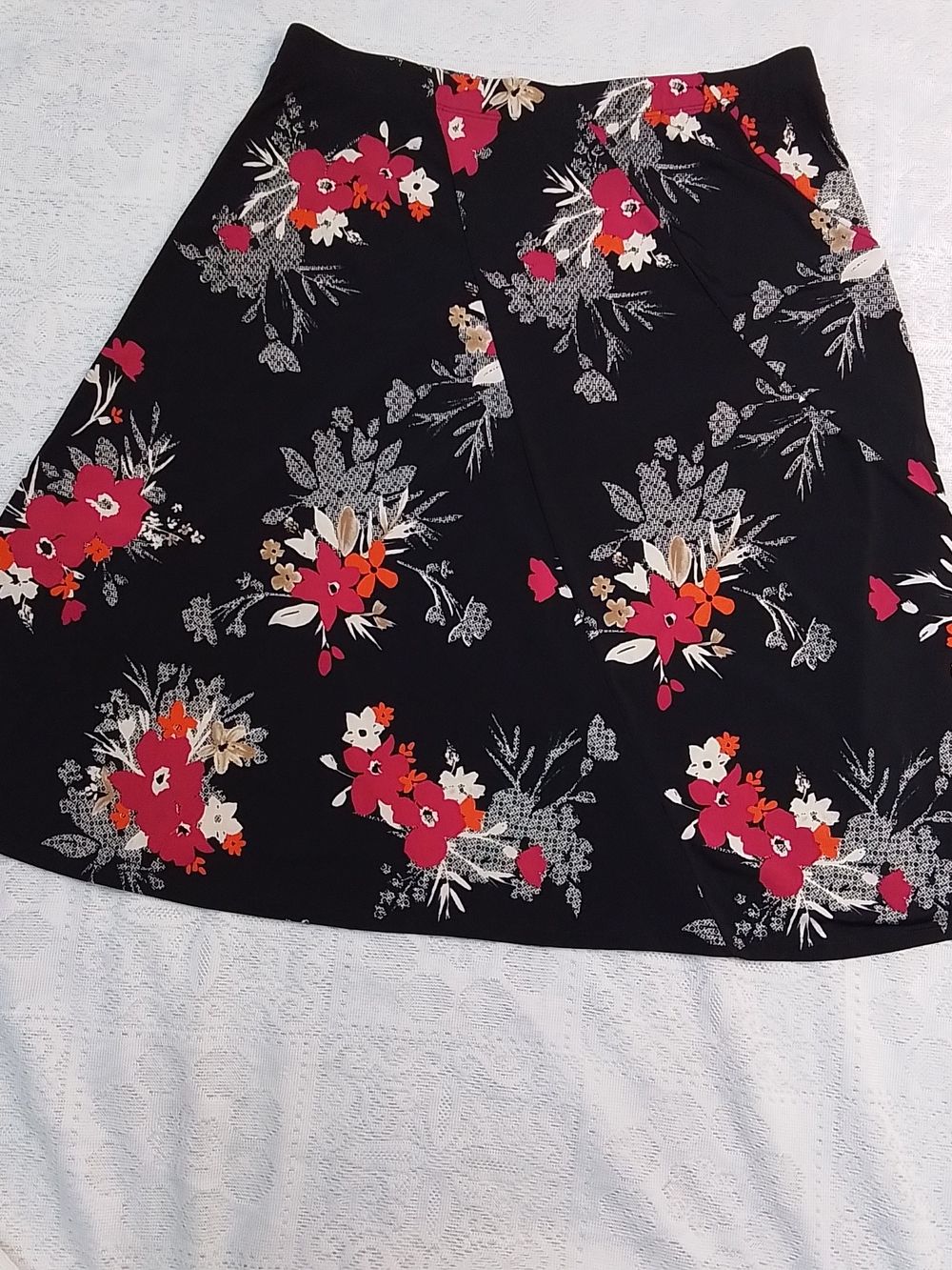 Jaclyn Smith black A-line skirt with pink & white floral design size M